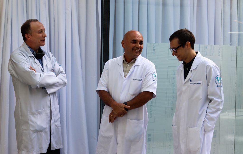 Docentes do CEIMEC conversam em ambiente de pratica